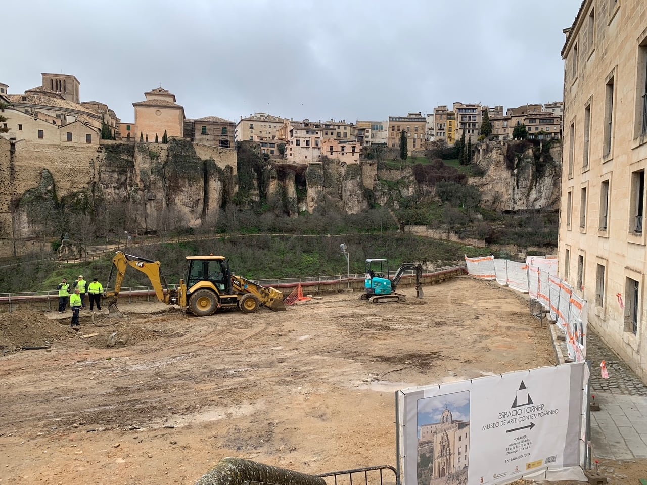 Obras en el atrio del Parador de Turismo de Cuenca.