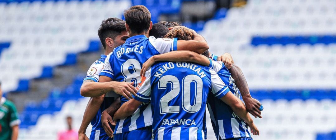 Jugadores del Deportivo celebran el gol