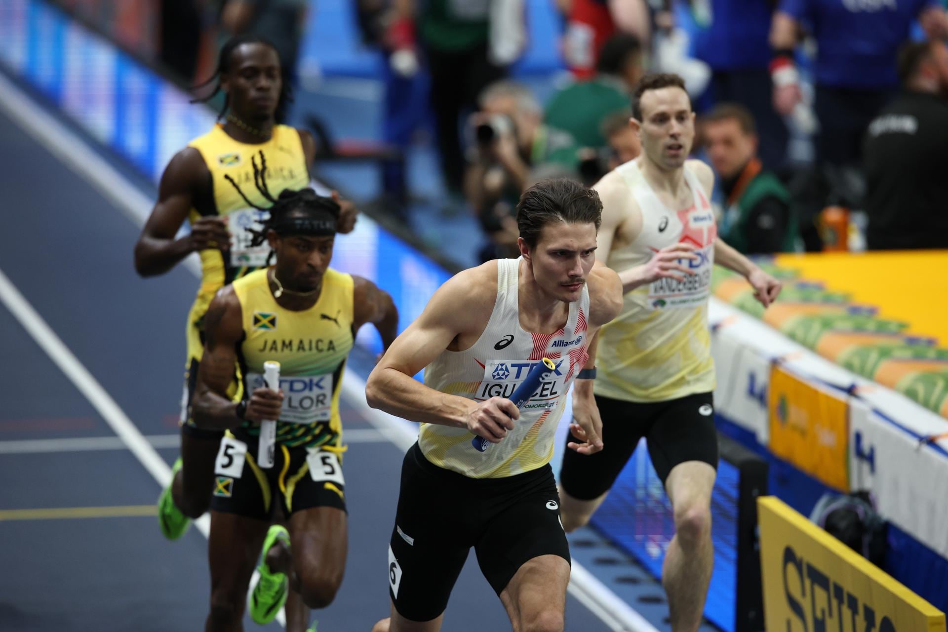Torun (Poland), 22/03/2026.- Christian Iguacel (2R) of Belgium competes in the Men's 4x400m relay at the World Athletics Indoor Championships at the Arena Torun, in Torun, Poland, 22 March 2026. (Mundial de Atletismo, Relevos 4x400, Bélgica, Polonia) EFE/EPA/Lukasz Gagulski POLAND OUT
