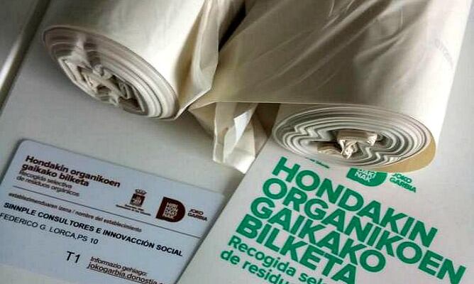 Tarjeta de joko garbia y bolsas biodegradables para el residuo orgánico