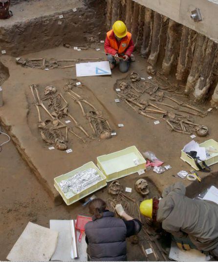 Los arqueólogos obtienen un mayor conocimiento sobre las enfermedades del pasado cuando realizan excavaciones en fosas comunes como esta de Italia.