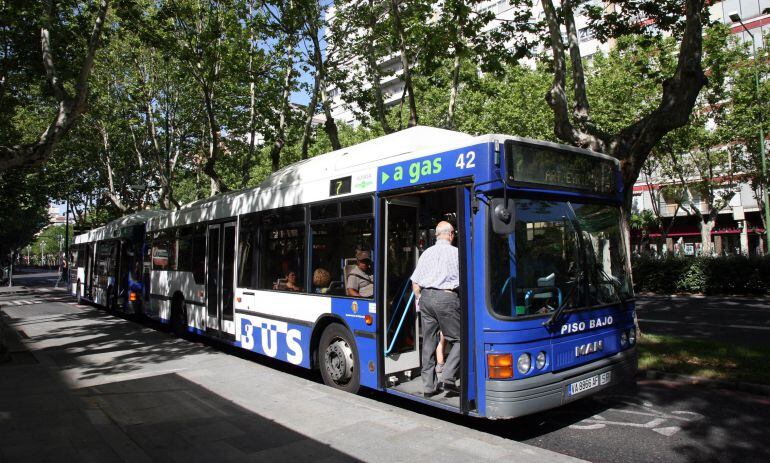 Un autobús del servicio público de Auvasa