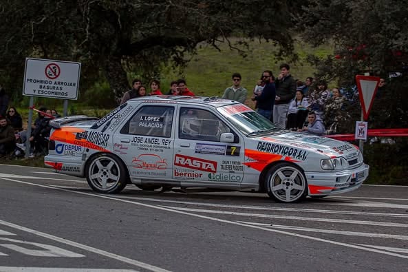 Cristóbal Palacios e Isaac López-Ibarra pilotando Ford Sierra Cosworth