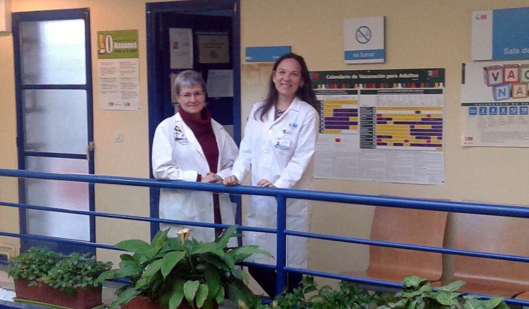 Almudena Rubio y Marisa Alcáraz, médica y enfermera rural, en su centro de salud de Rascafría 