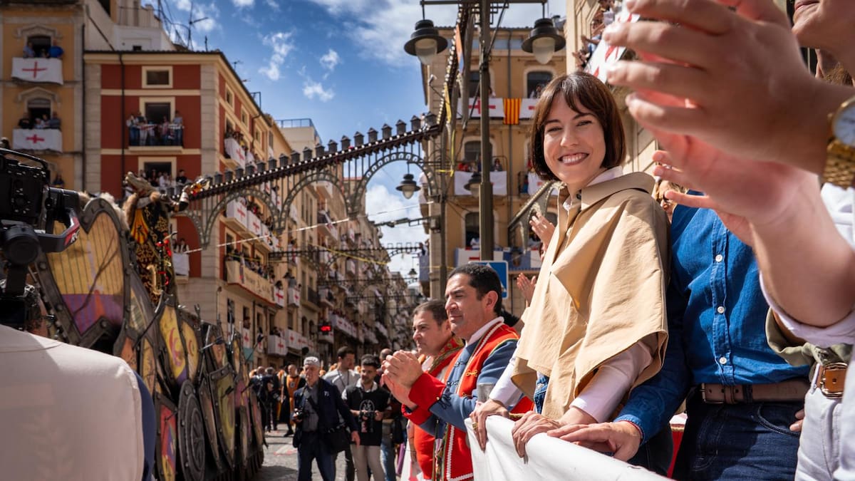 Diana Morant y Pérez Llorca encabezan la representación institucional en la Entrada de Alcoy