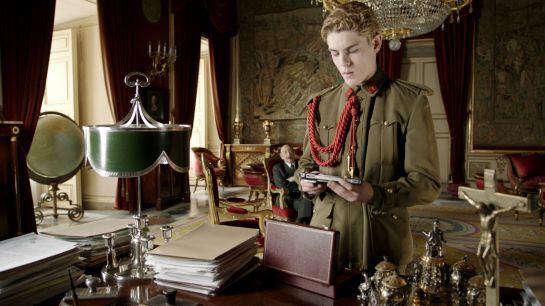 Patrick Criado interpreta a Juan Carlos I adolescente