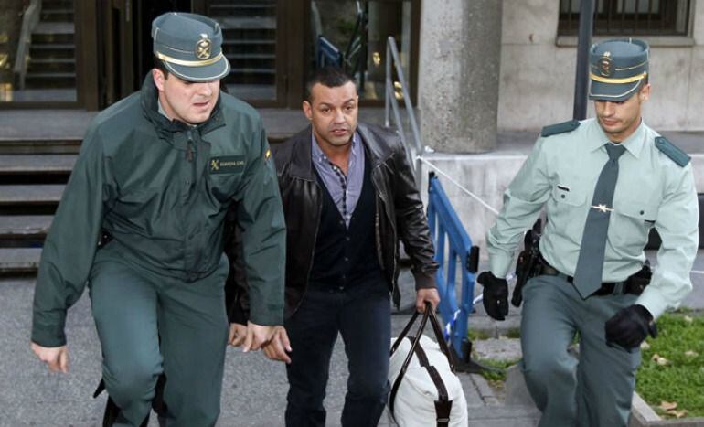 El organizador de la fiesta del Madrid Arena, Miguel Ángel Flores, a su salida de los Juzgados de Plaza de Castilla, en Madrid en 2014