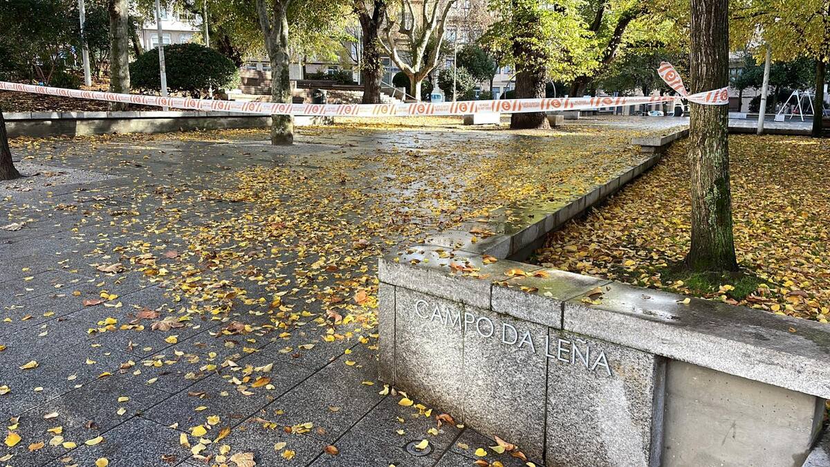El viento obliga al cierre de todos los parques en A Coruña