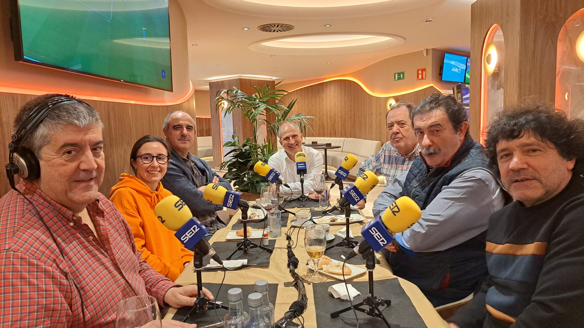 Los miembros del Sanedrín rojiblanco de Radio Bilbao, durante la tertulia de este lunes