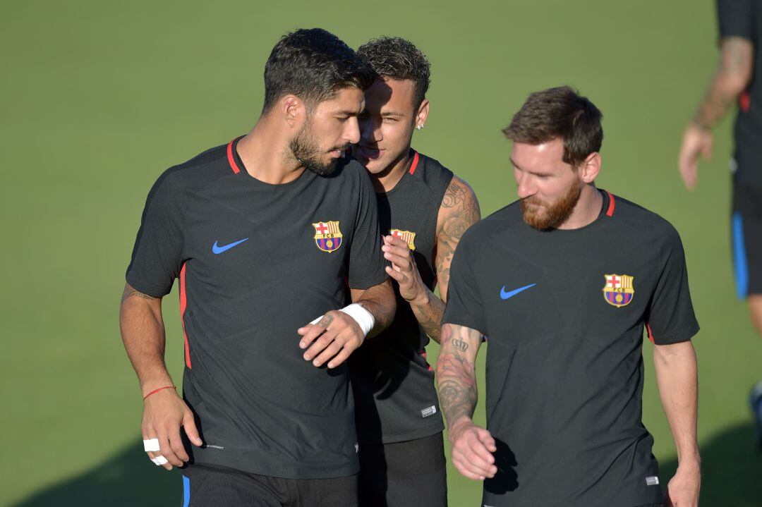 Luis Suárez, junto a Neymar y Messi