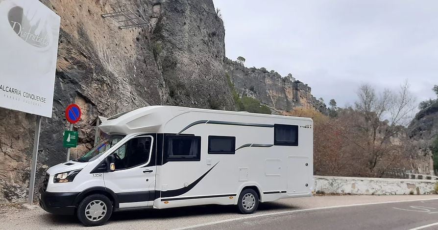 Autocaravanas de Nómada Caravanas en el paraje del Estrecho de Priego, paso entre la Serranía y la Alcarria de Cuenca.