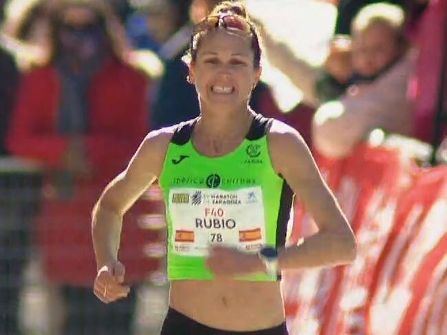 Pilar Rubio llegando a meta