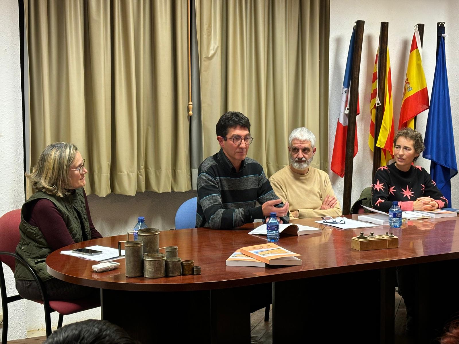 Momento de la presentación del libro  “Remeranzas de la escuela en Biscarrués (1925–2025)”