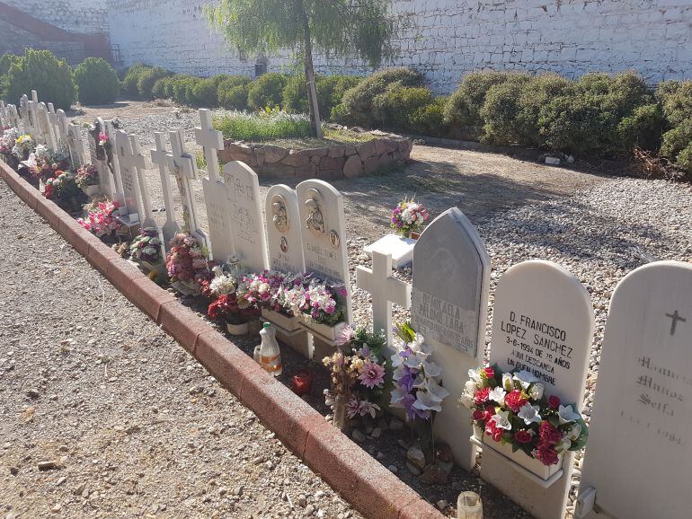 Patio de San Francisco del Cementerio de Linares.