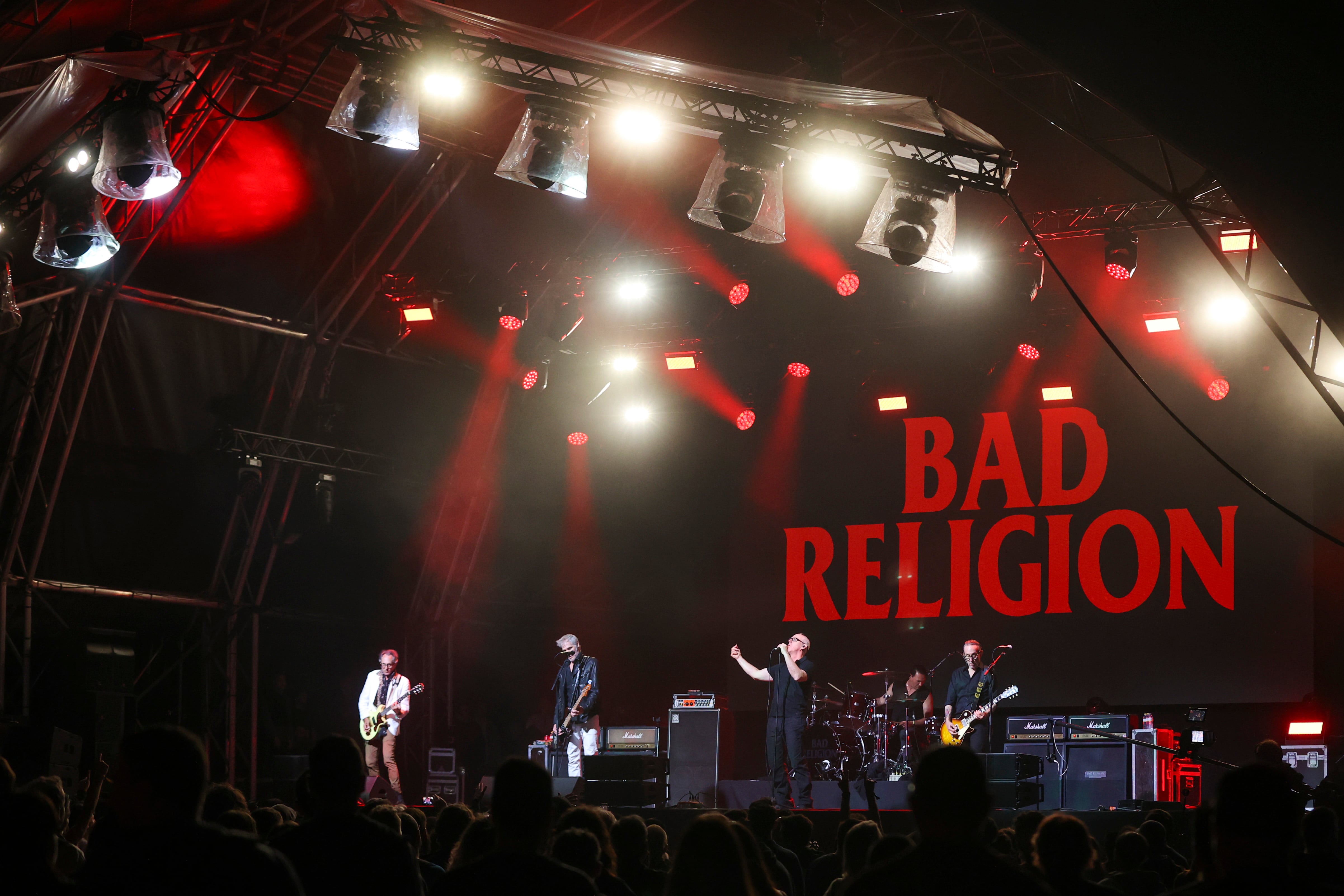 La banda estadounidense de punk rock, Bad Religion, durante su actuación el viernes en el Festival Primavera Sound Madrid