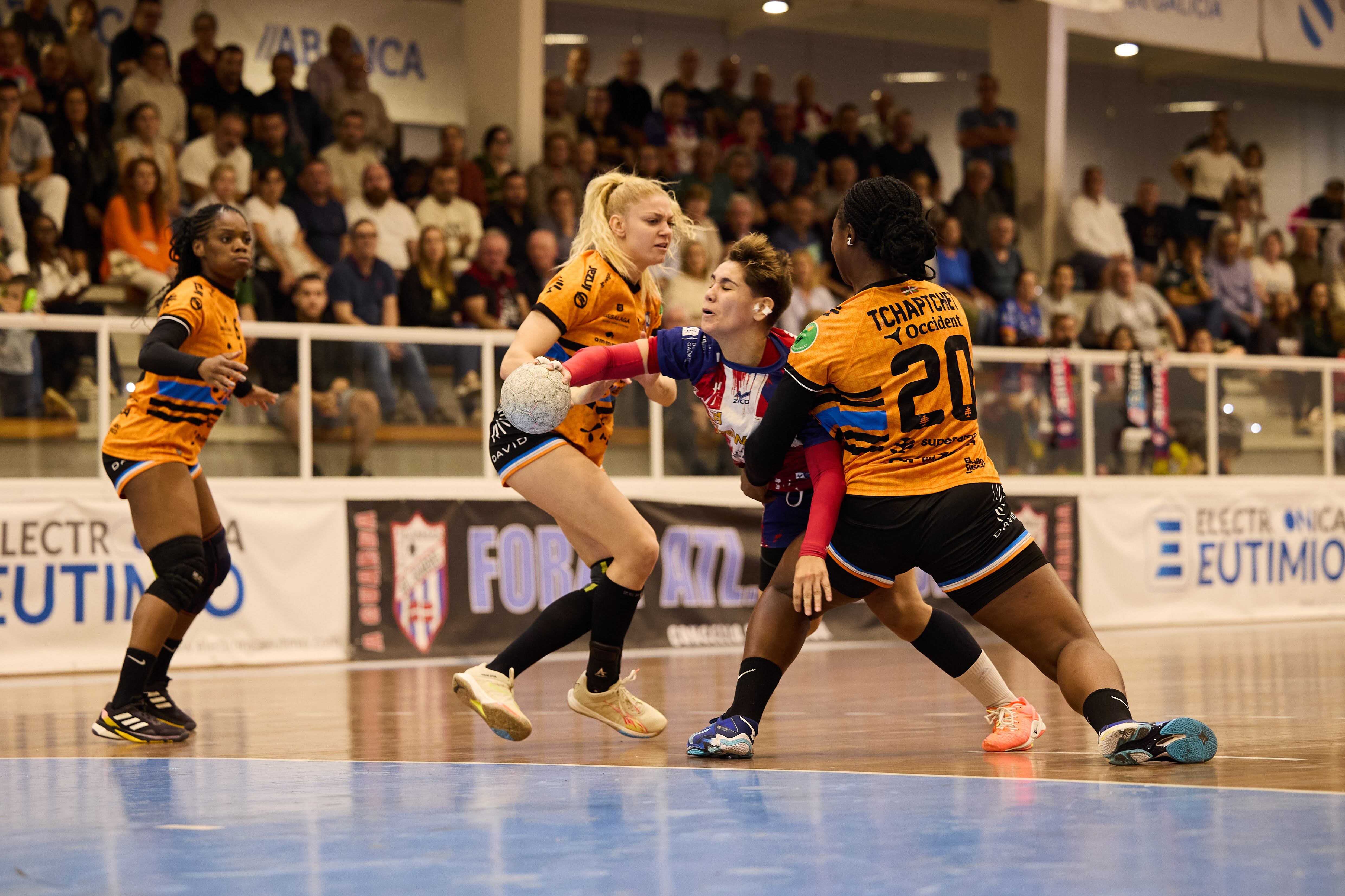 Cecilia Cacheda durante el partido de ida en A Sangiña ante el Bera Bera