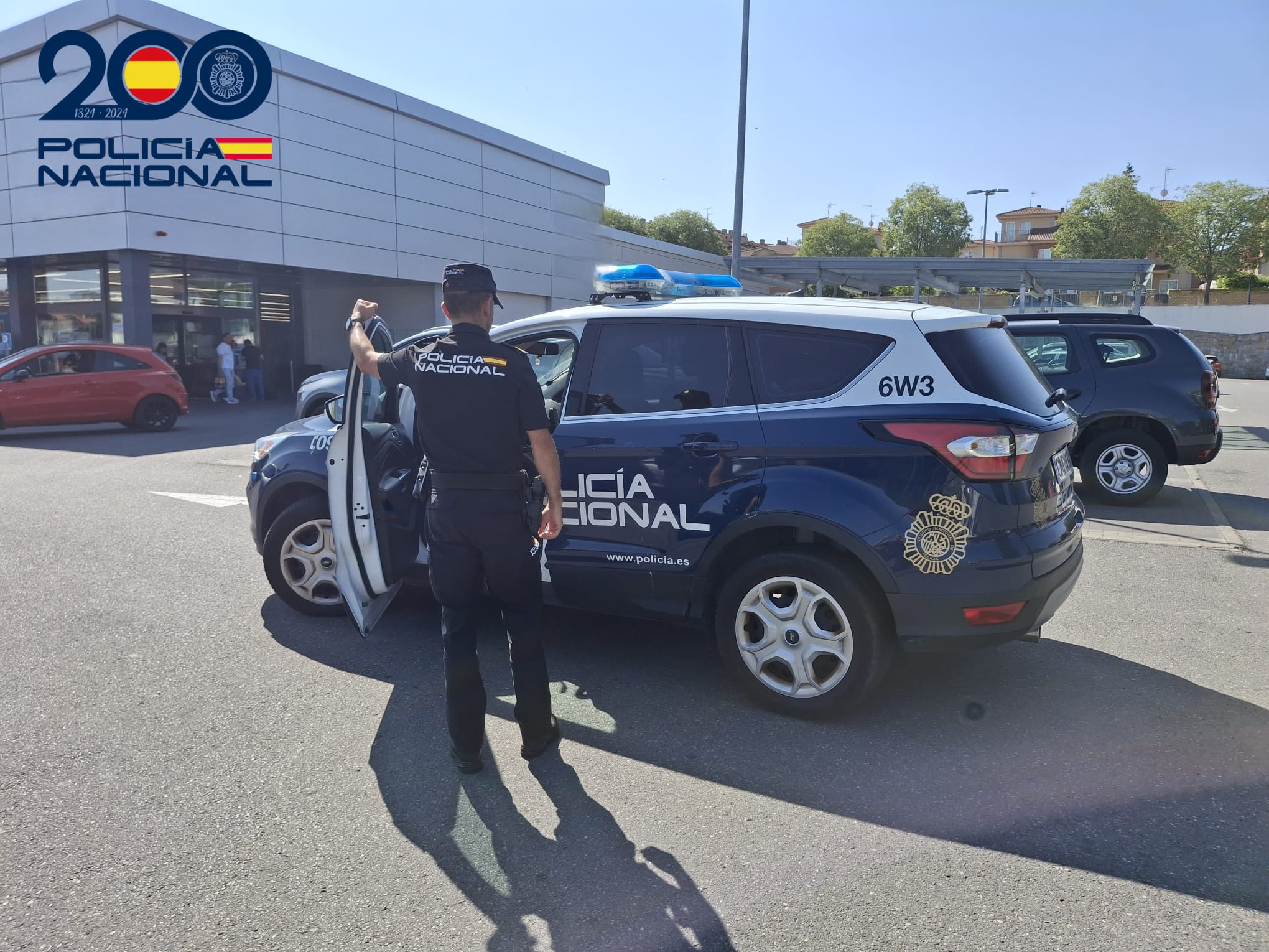 Detenido por daño en vehículos de un supermercado