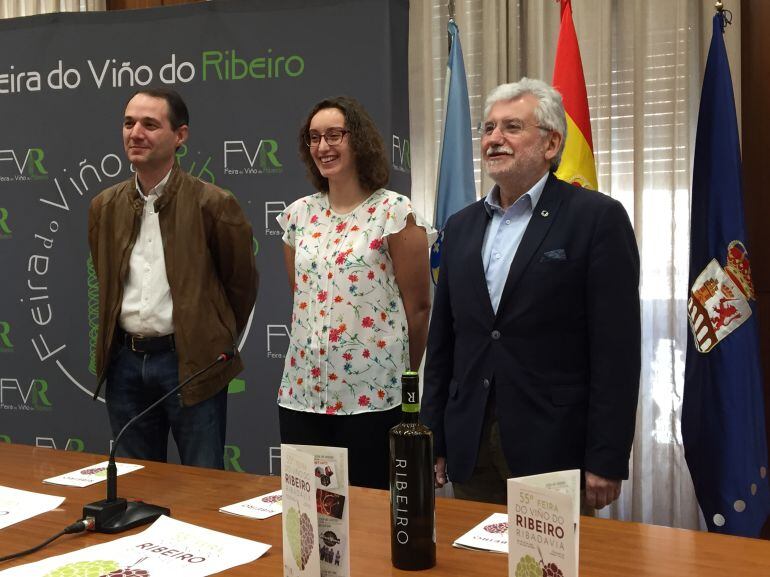 Juan Casares (izqda), María Lopez (centro) y Rosendo Fernández (dcha9 durante la presentación de la Feria