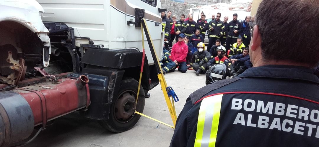 Imagen de una actuación de formación de los bomberos de Albacete