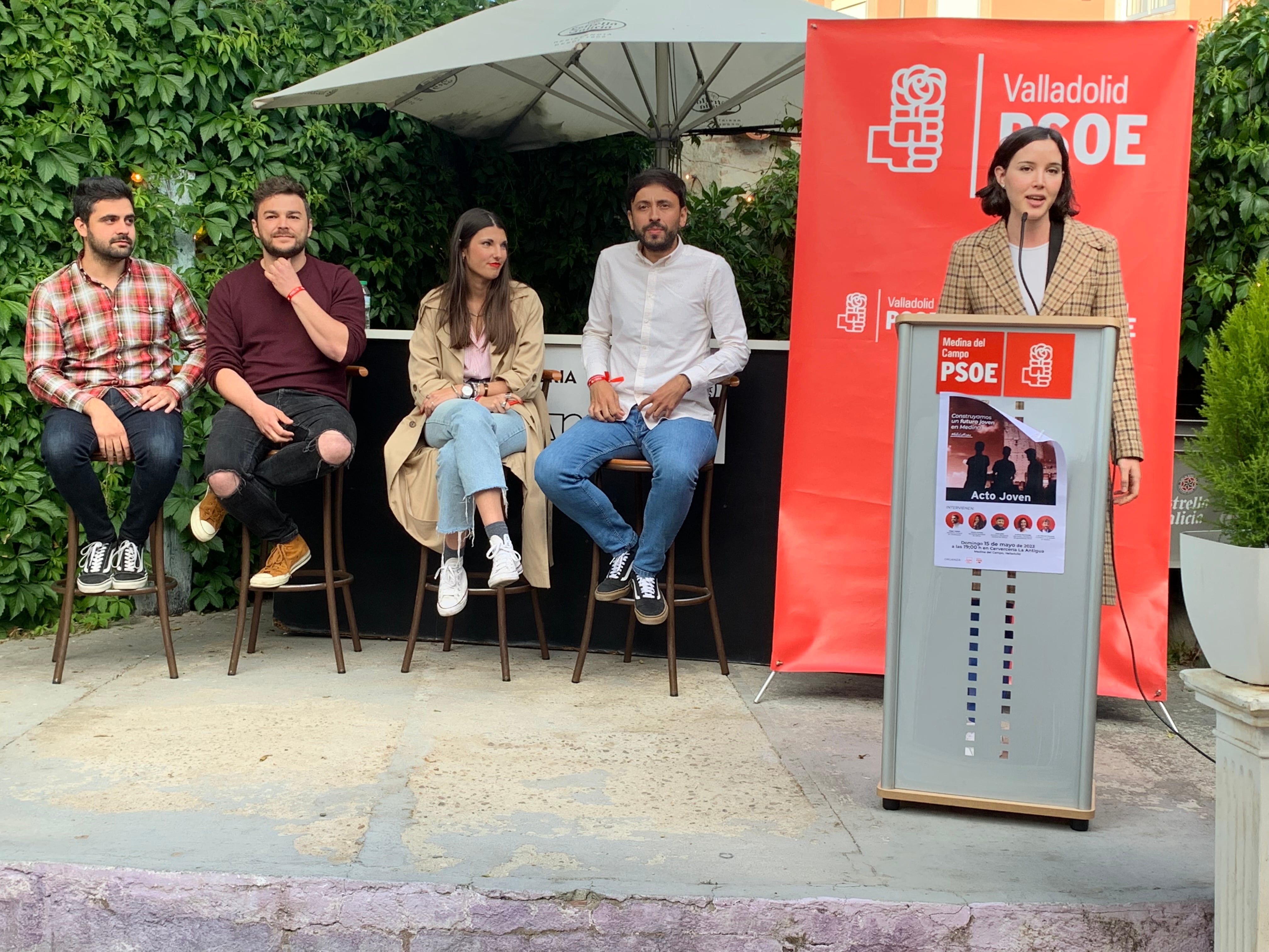 Encuentro con los jóvenes de Medina del Campo convocado por el PSOE