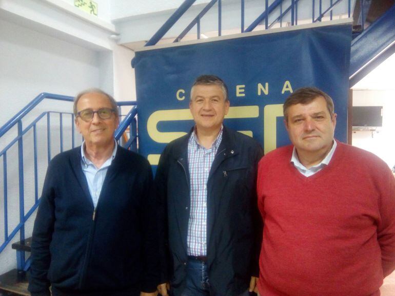 Tertulianos: Rafael Avila economista, Gutiérrez Bernal de UGT Huelva, Francisco José Martínez Catedrático y ex rector de la UHU y Emilio Congregado profesor de la Universidad de Huelva