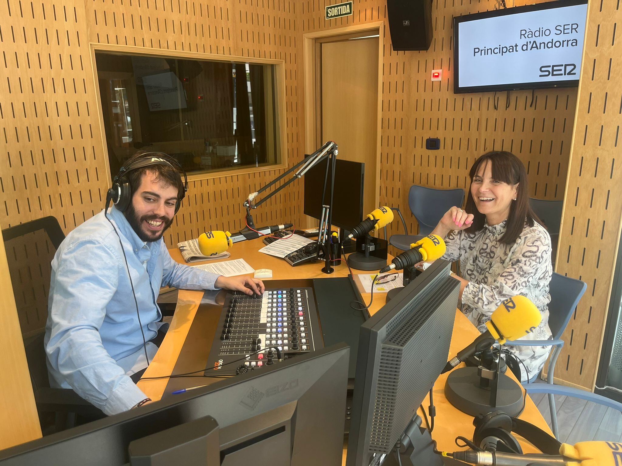 Entrevista a la ministra d&#039;Esports Mònica Bonell als estudis de la SER