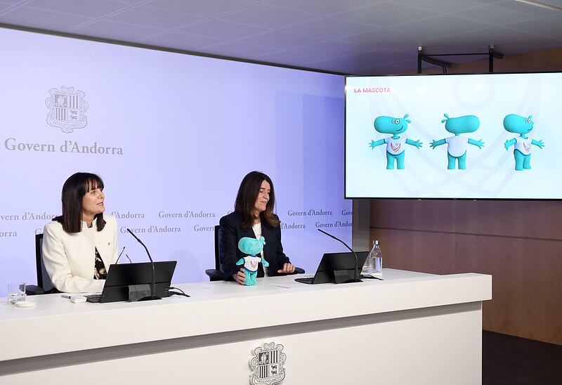 La presidenta del comitè organitzador, Anna Garcia, ha desvetllat la mascota oficial dels Jocs