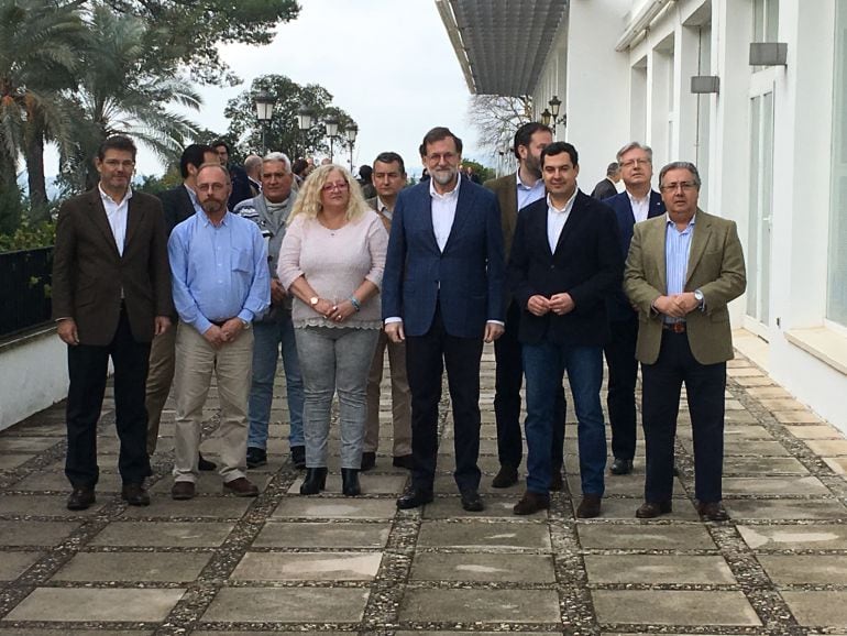 Mariano Rajoy, junto a altos cargos del PP en el Parador de la Arruzafa