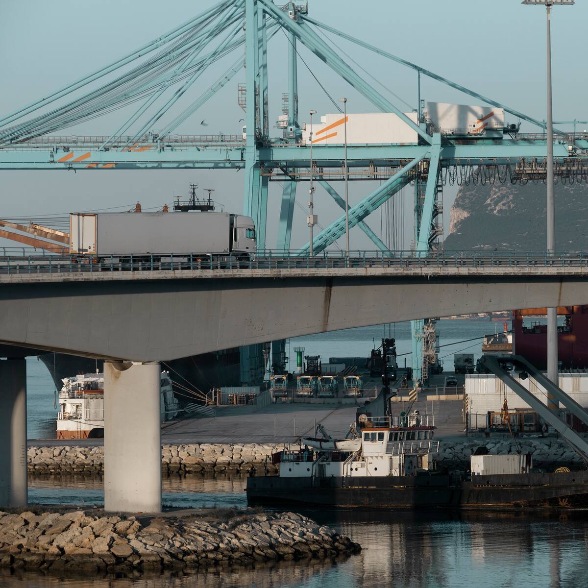 El puerto de Algeciras continúa implementando mejoras para agilizar la entrada y salida de camiones