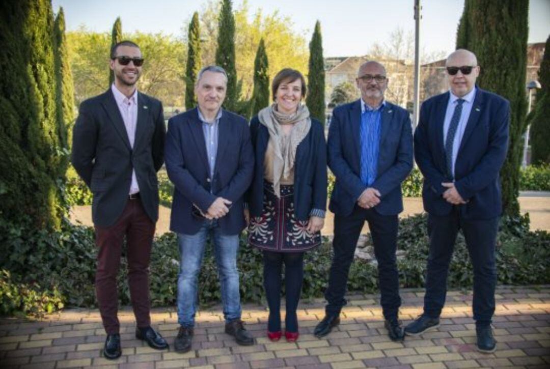 De izquierda a derecha, los componentes de la gestora: Gustavo Mena (Vicepresidente), José Antonio Ruíz-Valdepeñas (Presidente), Pilar Gómez (Secretaria), José Ayala (Vocal), Juan Andrés García (Vocal)