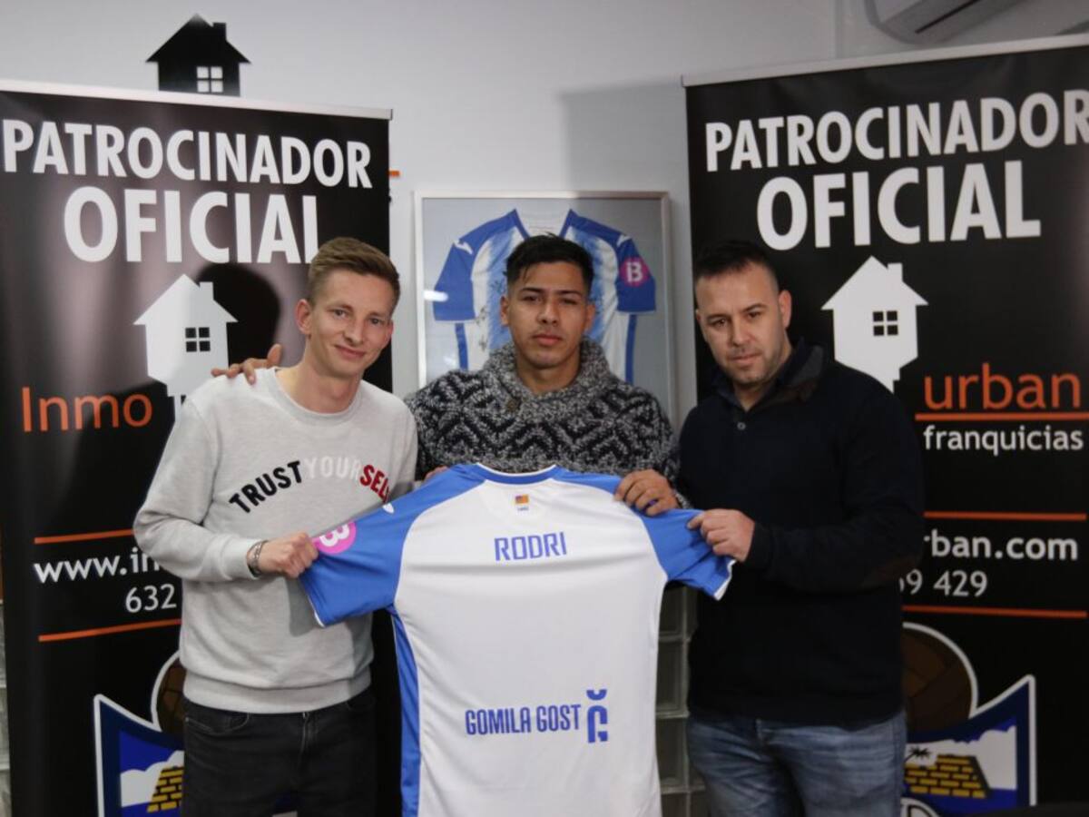 Messow: "Buscamos un sub23 para la posición de lateral derecho"