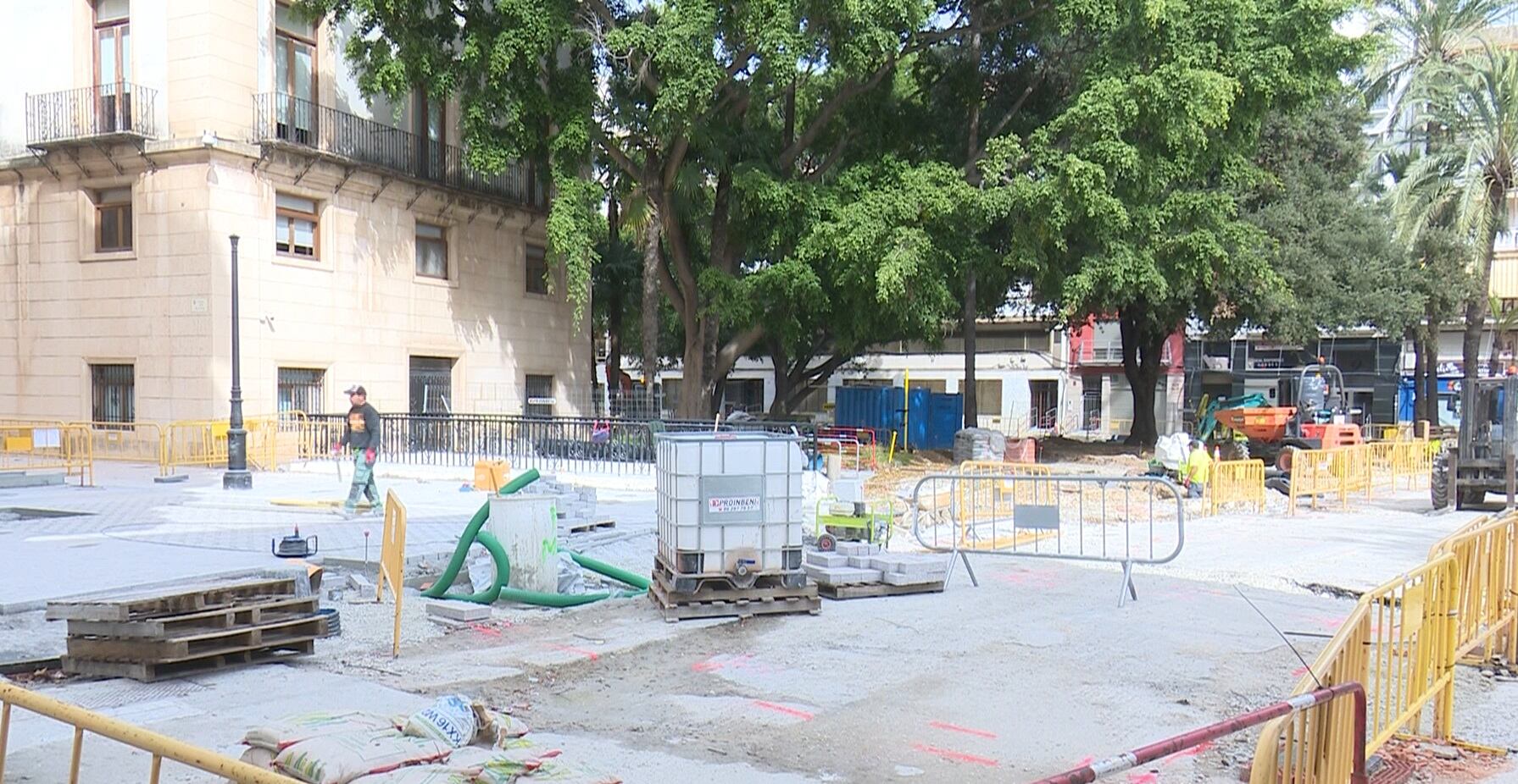 Obras en la calle Carmelitas en Gandia