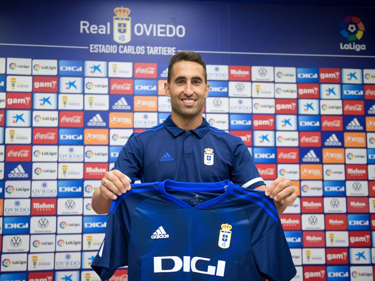 Presentación de Montoro como nuevo jugador del Real Oviedo