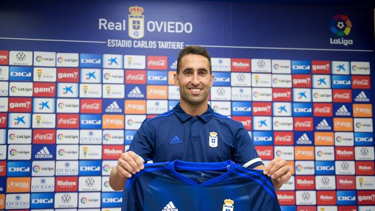 Presentación de Montoro como nuevo jugador del Real Oviedo