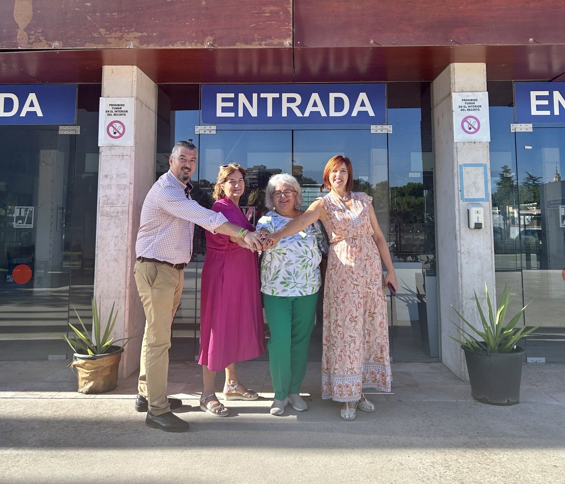 Gerardo Sánchez, presidente de la Fundación Talavera Ferial, , Pepa Blázquez, concejal de Asuntos Sociales, Julia González, edil de Discapacidad y Mayores y Cristina Martín, gerente del recinto Talavera Ferial, durante la presentación del &quot;Stand colaborativo&quot;