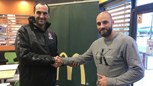 Presentación de Pawel Nierwzawa, el último fichaje del conjunto de César Montes.