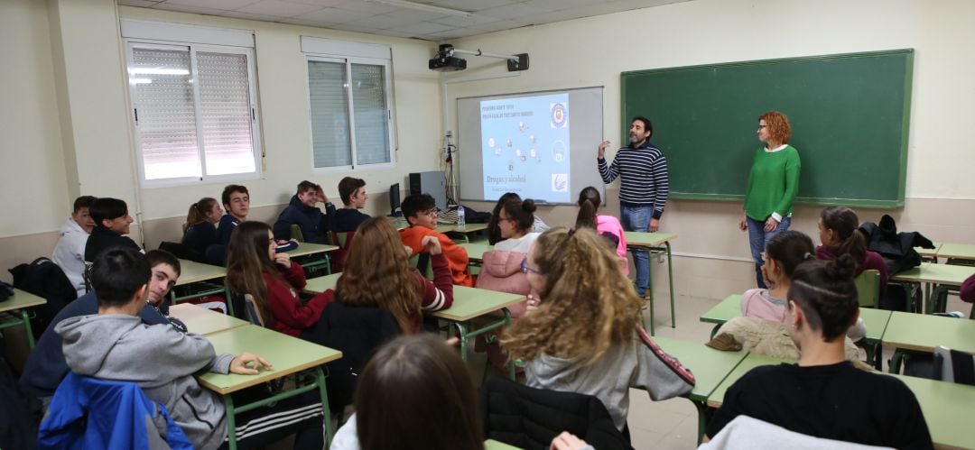 Charla impartida en el IES José Luis Sampedro 