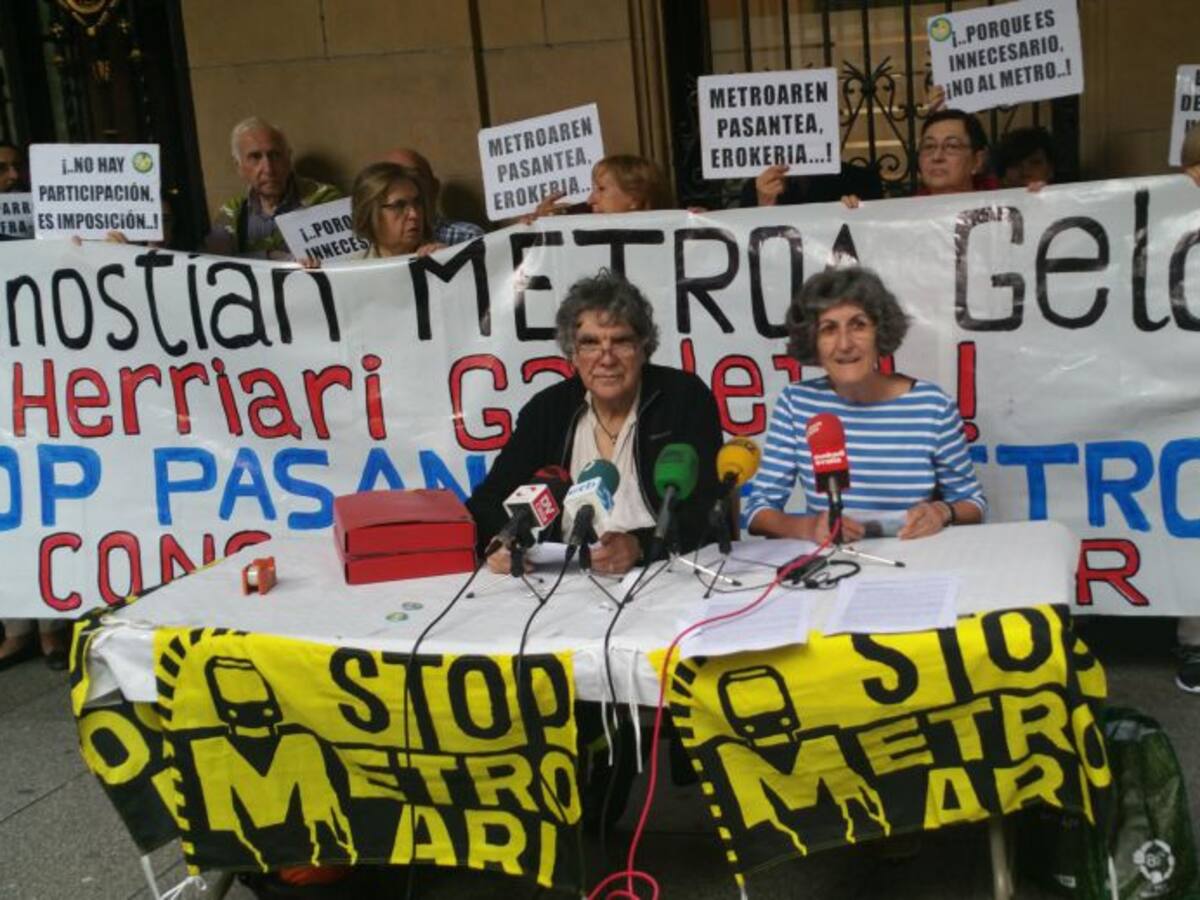 Presentan casi 9.000 firmas para una consulta sobre el Metro