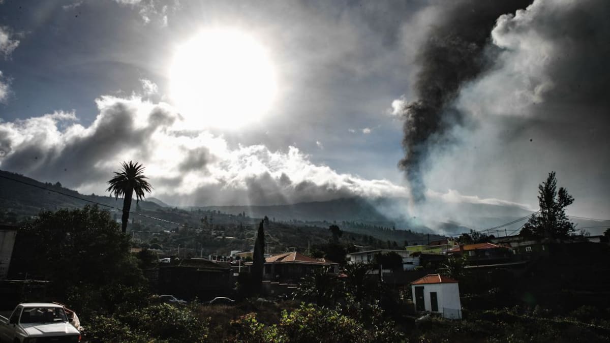 Daniel Casas (Cruz Roja): "Es como un pueblo arrasado por una nevada de nieve negra"