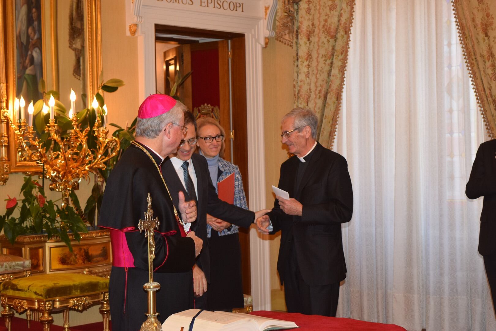 Joan-Enric Vives ha pres jurament d'Eduard Ibañez davant de Josep Maria Mauri