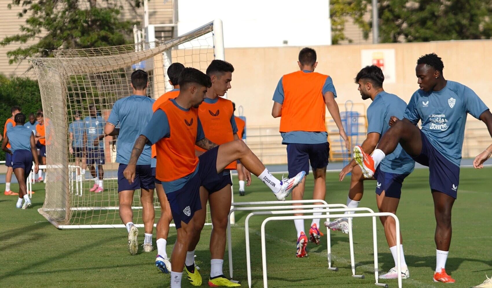 Toda la plantilla del Almería está expuesta al mercado.