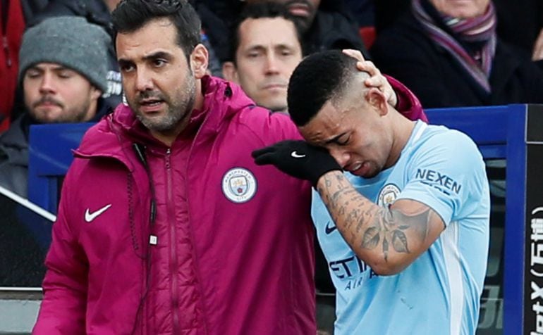 Gabriel Jesus se retira del partido entre el Crystal Palace y el Manchester City.