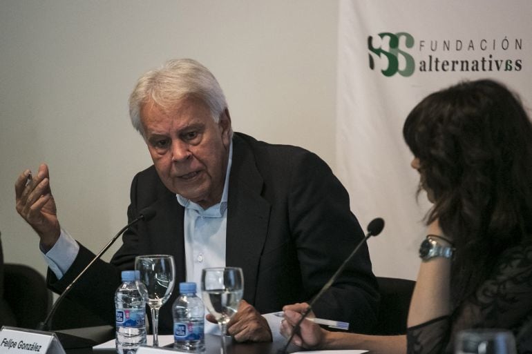 El Expresidente del Gobierno Felipe González durante el coloquio-debate sobre &quot;A dónde va Europa&quot;, organizada por la Fundación Alternativas y el diario El País, que se celebra hoy en el Círculo de Bellas Artes, en Madrid