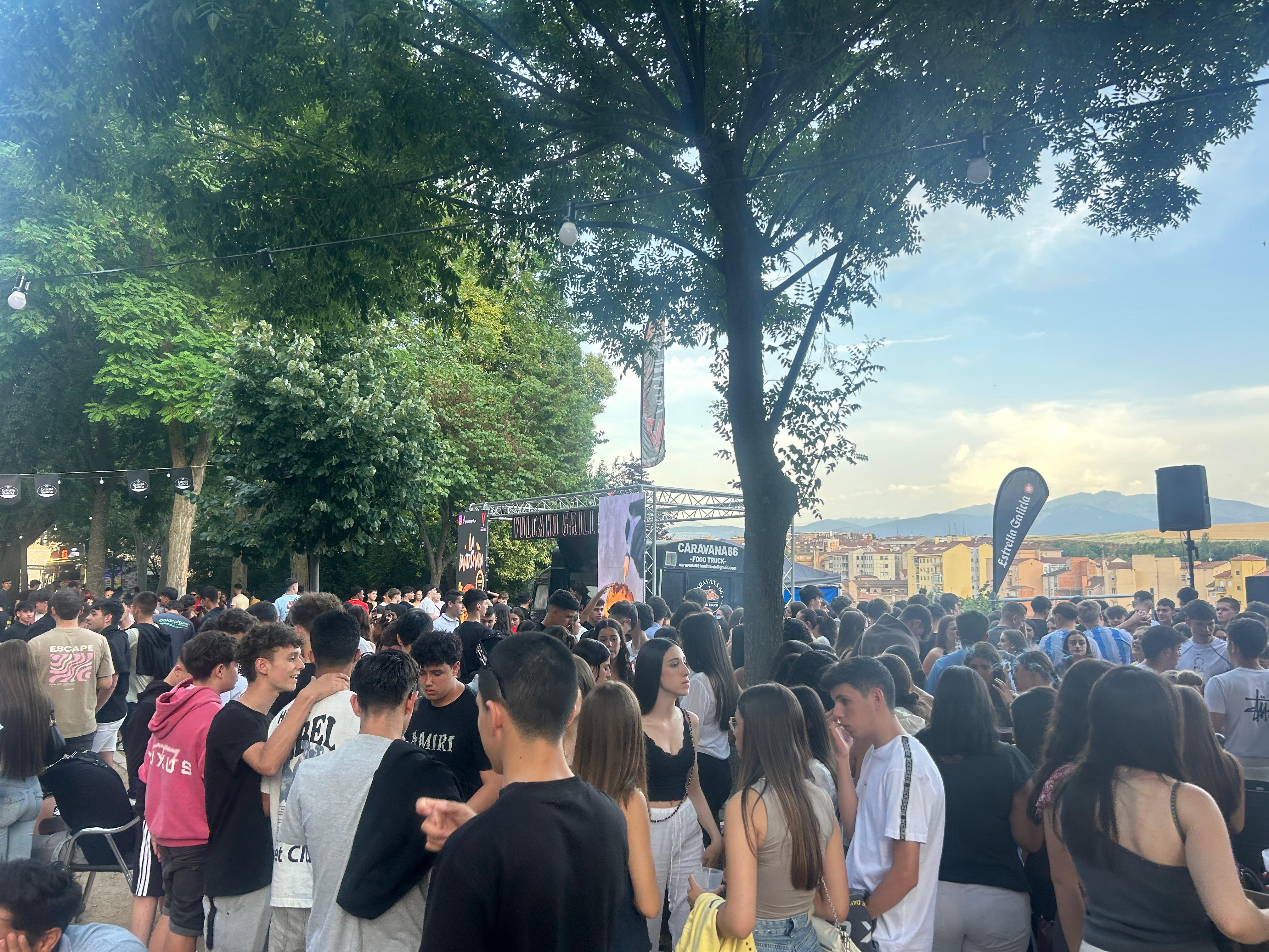 Los vecinos denuncian problemas de convivencia derivados del ruido. Imagen de archivo: Feria de Día de las fiestas de San Juan y San Pedro 2025. 