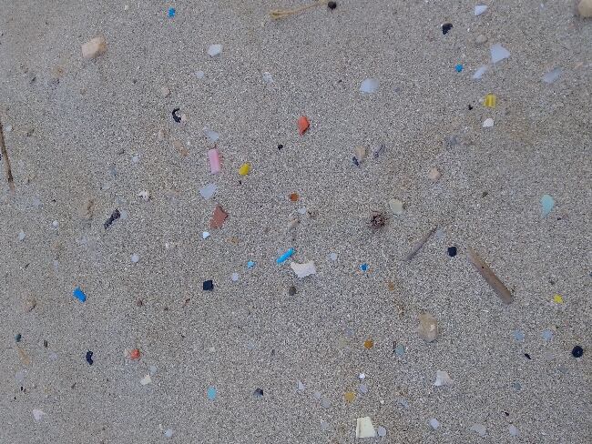 Contaminants trobat a l'arena de les platges de Menorca.