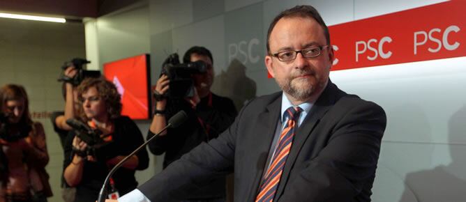 El secretario de organización del PSC, Daniel Fernández, ha anunciado que dimitirá de sus cargos orgánicos en el partido si se confirma su imputación por su supuesta relación con la trama de corrupción urbanística y cobro de comisiones que tiene como epicentro al Ayuntamiento de Sabadell (Barcelona).