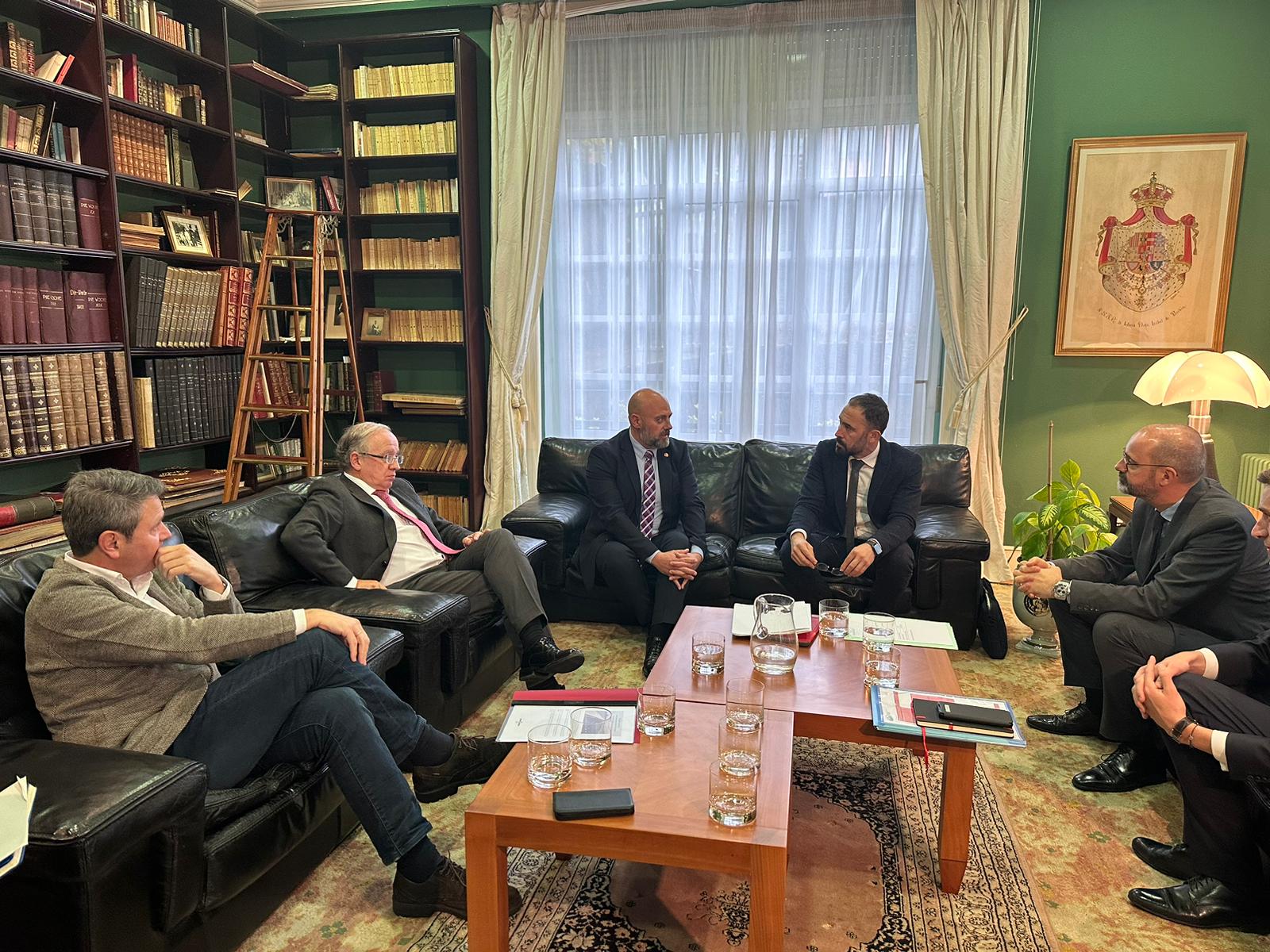 Foto de la reunión mantenida ayer en el Palacio de La Cumbre de San Sebastián | Fuente: Ayuntamiento de Irun