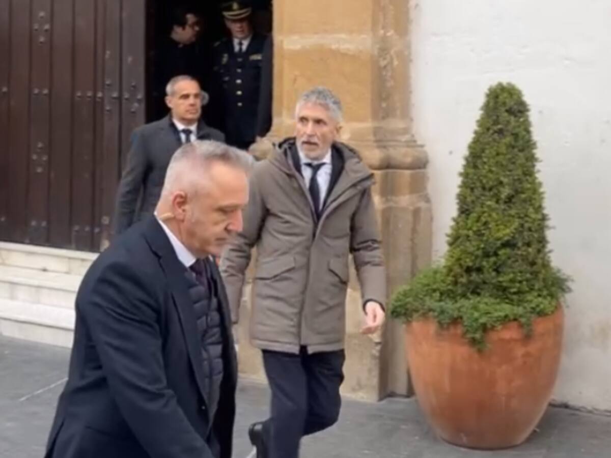El ministro Grande-Marlaska se reúne con la familia del sacristán en Algeciras