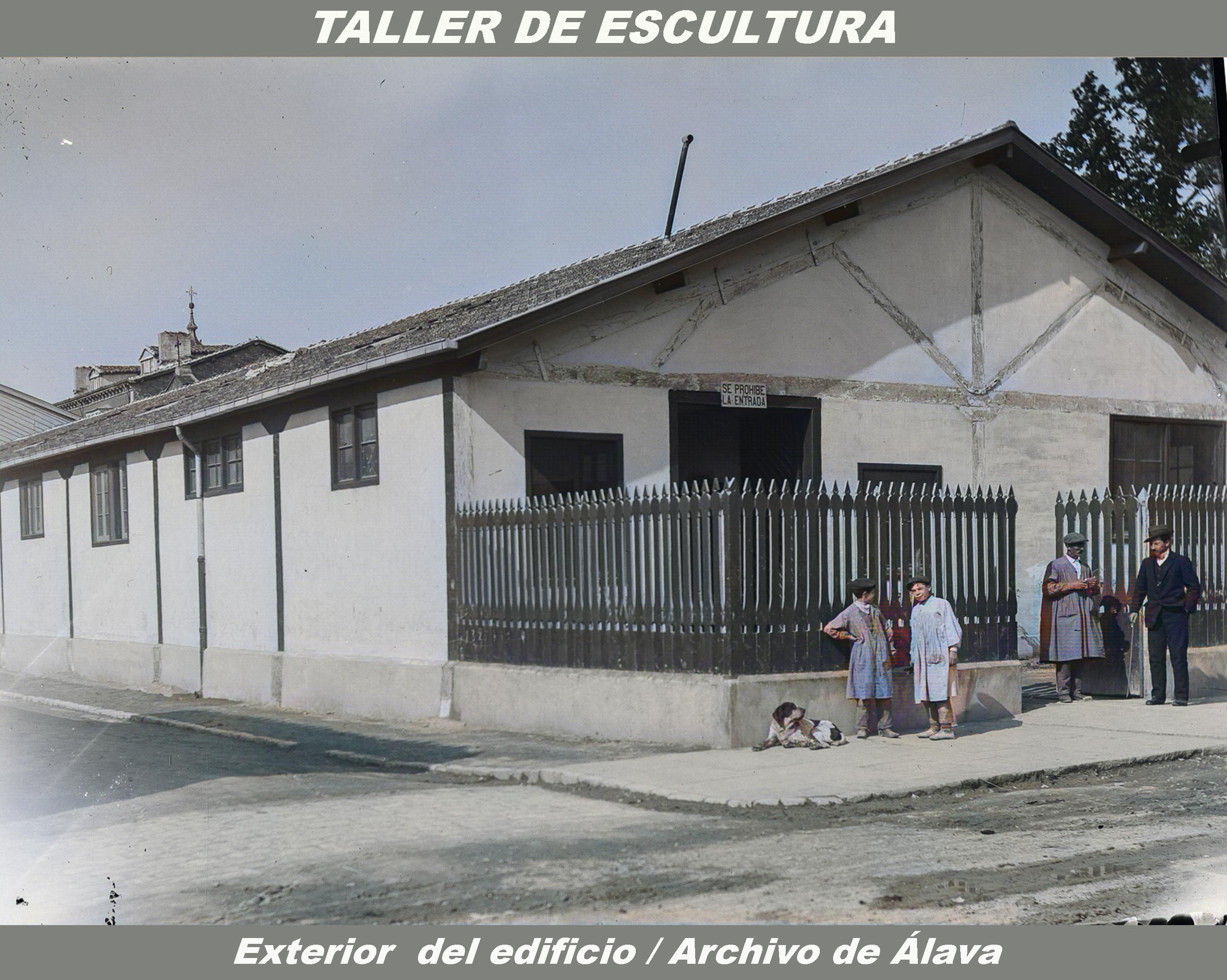 Exterior del taller de escultura de Vitoria; Archivo de Álava