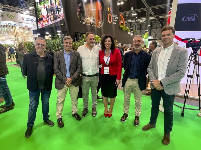 La alcaldesa, Mar Vázquez, en el marco de la Feria Fruit Attraction de Madrid, donde se encuentra arropando a los agricultores, empresas y cooperativas de Almería.